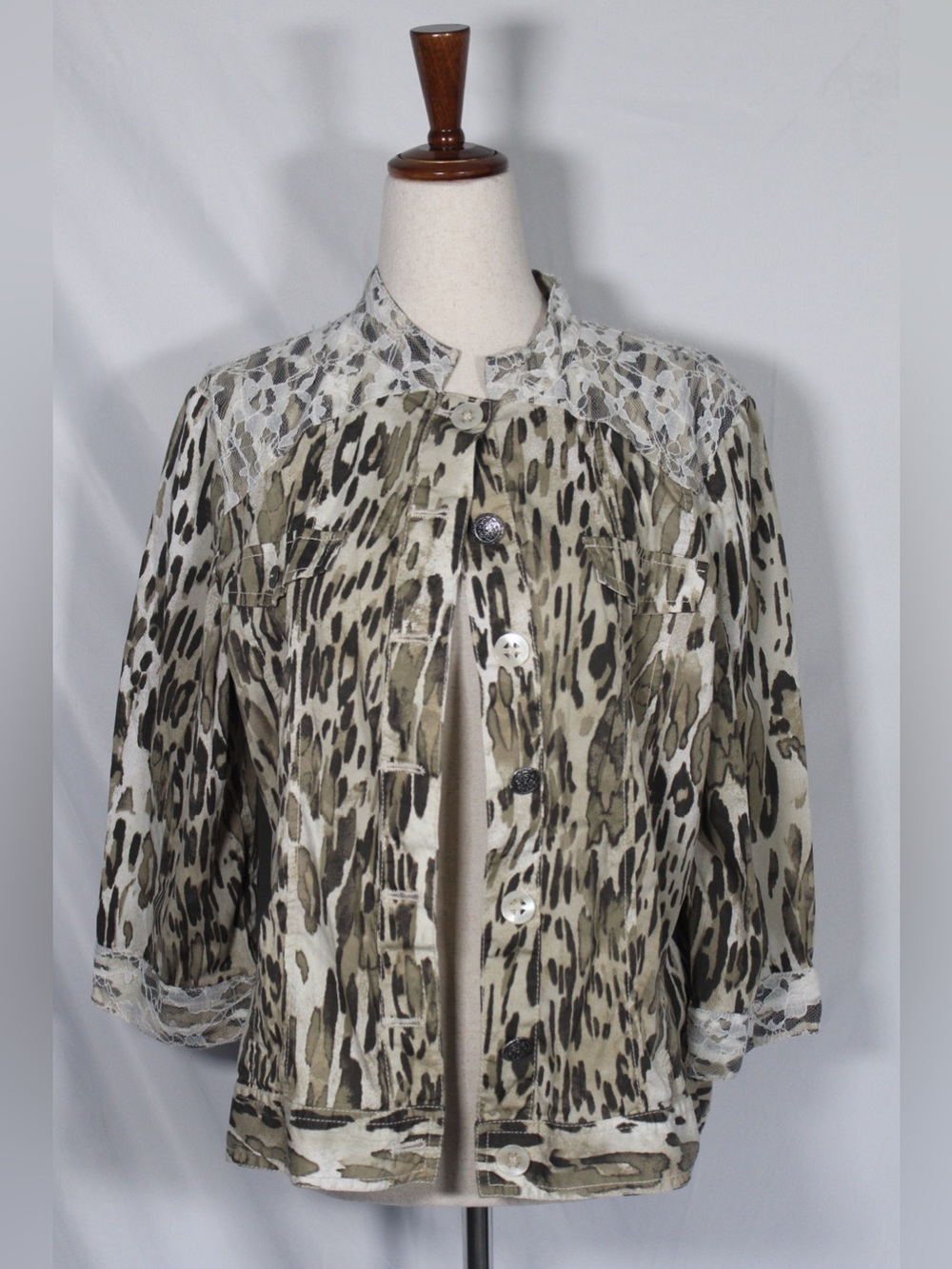 y2k Chico's Olive and Tan Animal Print Lace-Trim Lightweight Jacket